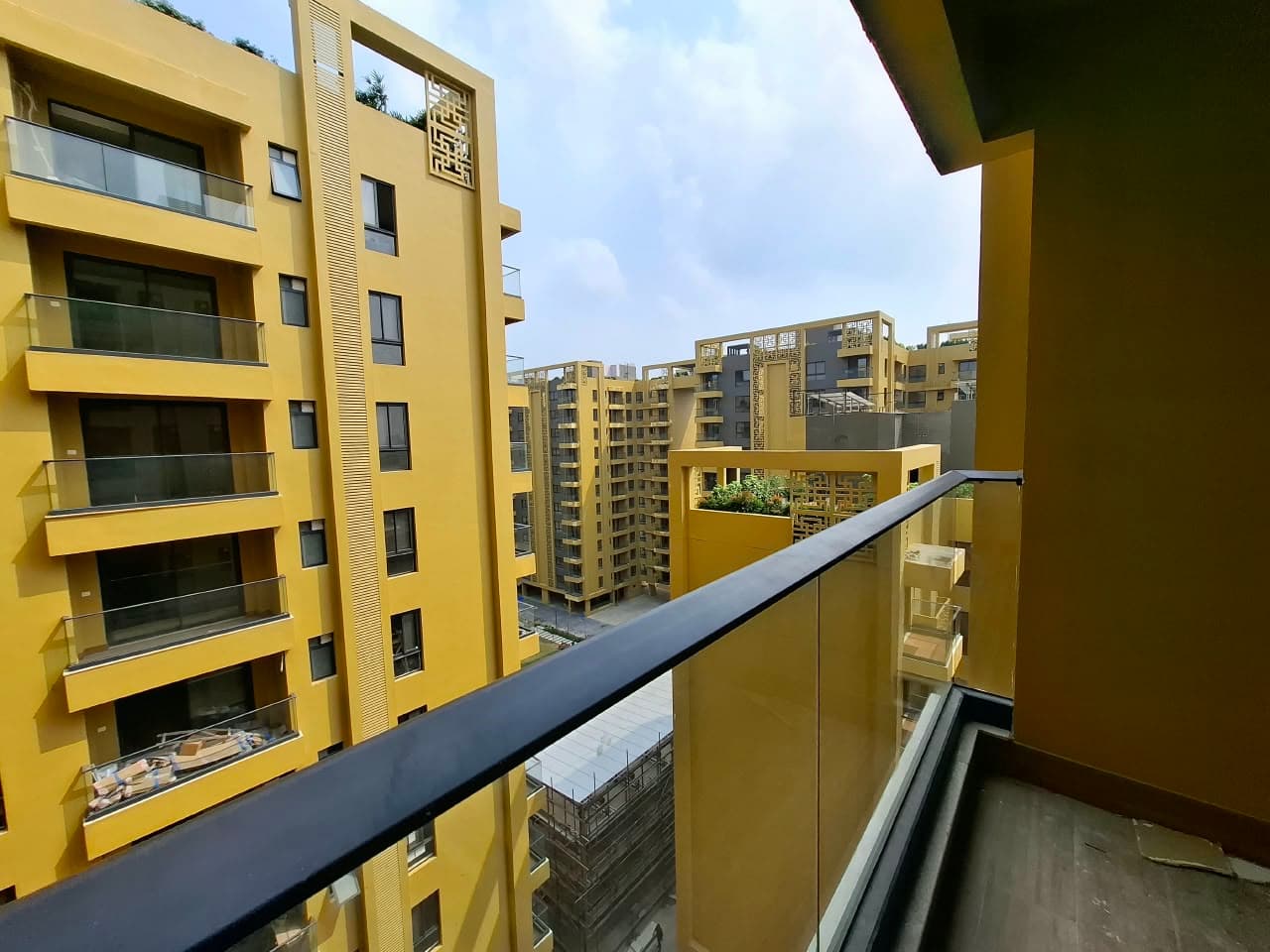 Ambuja Urvisha — 2 BHK 2 Balcony Corner Residence for Rent — Photo 5