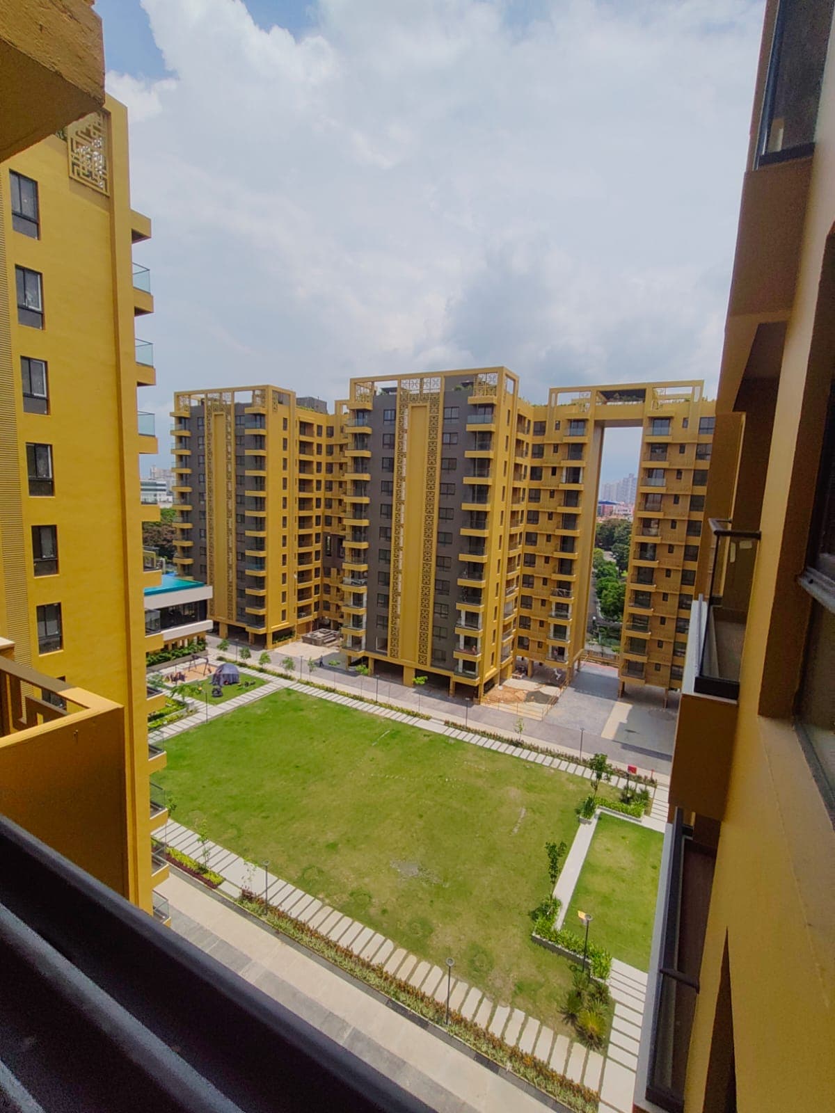 Ambuja Urvisha — 3 BHK 1560 Sq.ft Premium Condoville Resale — Photo 9
