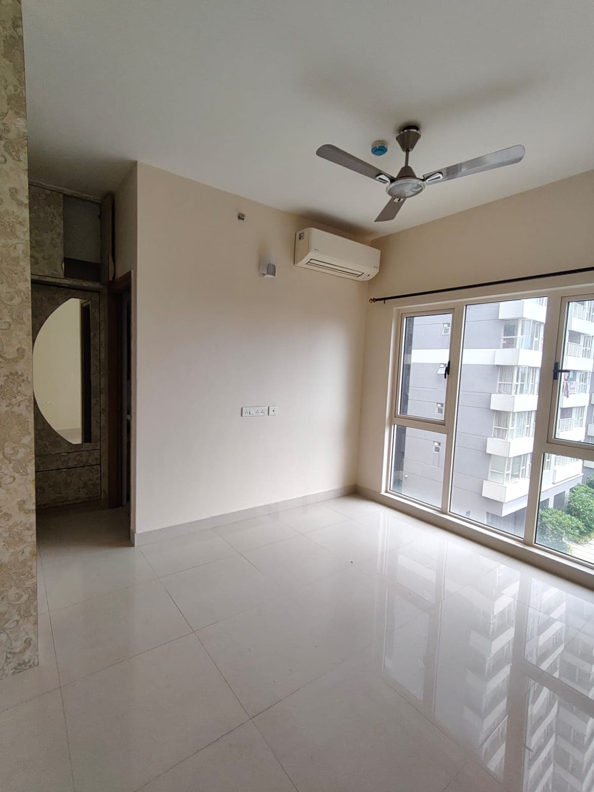 PS One10 — 2 BHK Semi-Furnished Residence for Rent — Photo 2