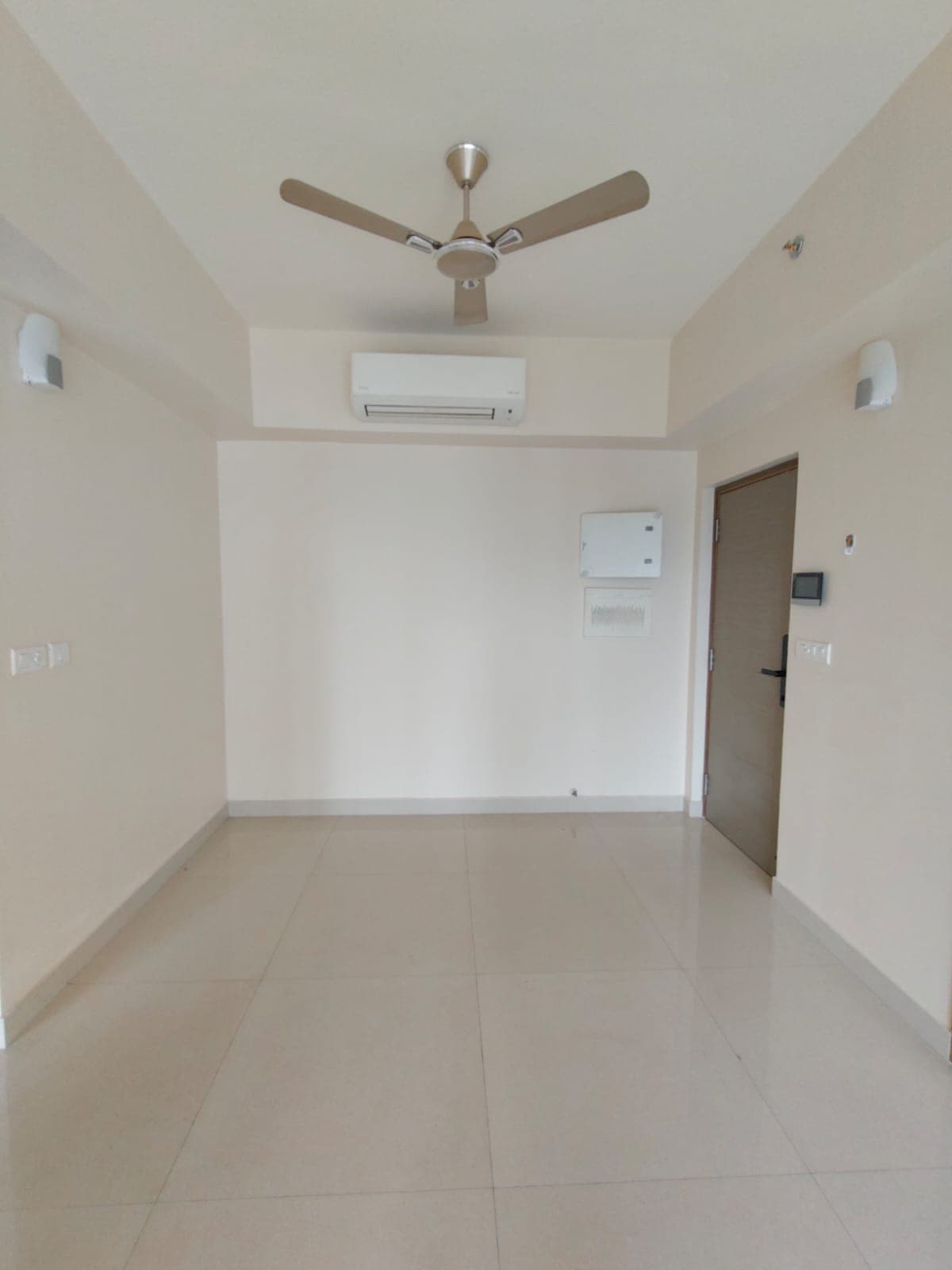 PS One10 — 2 BHK Semi-Furnished Residence for Rent — Photo 6