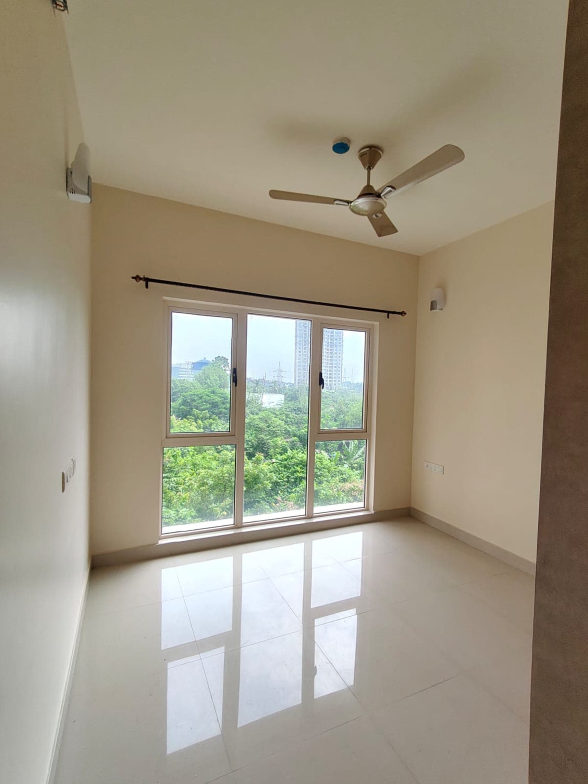 PS One10 — 2 BHK Semi-Furnished Residence for Rent — Photo 10