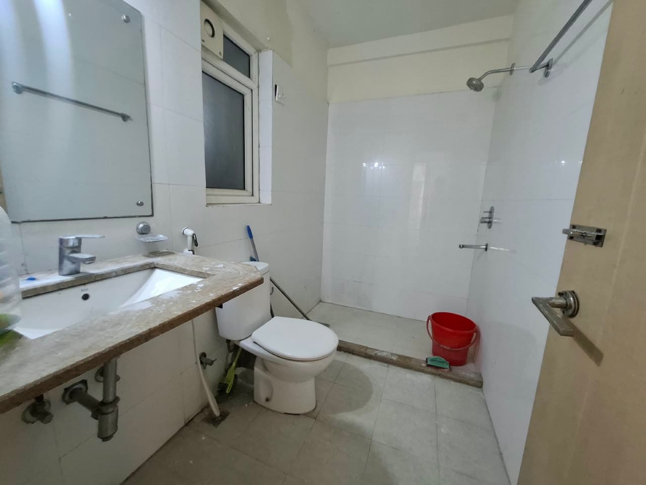 DLF New Town Heights — 3 BHK + Servant Room 2110 Sq.ft Resale — Photo 14