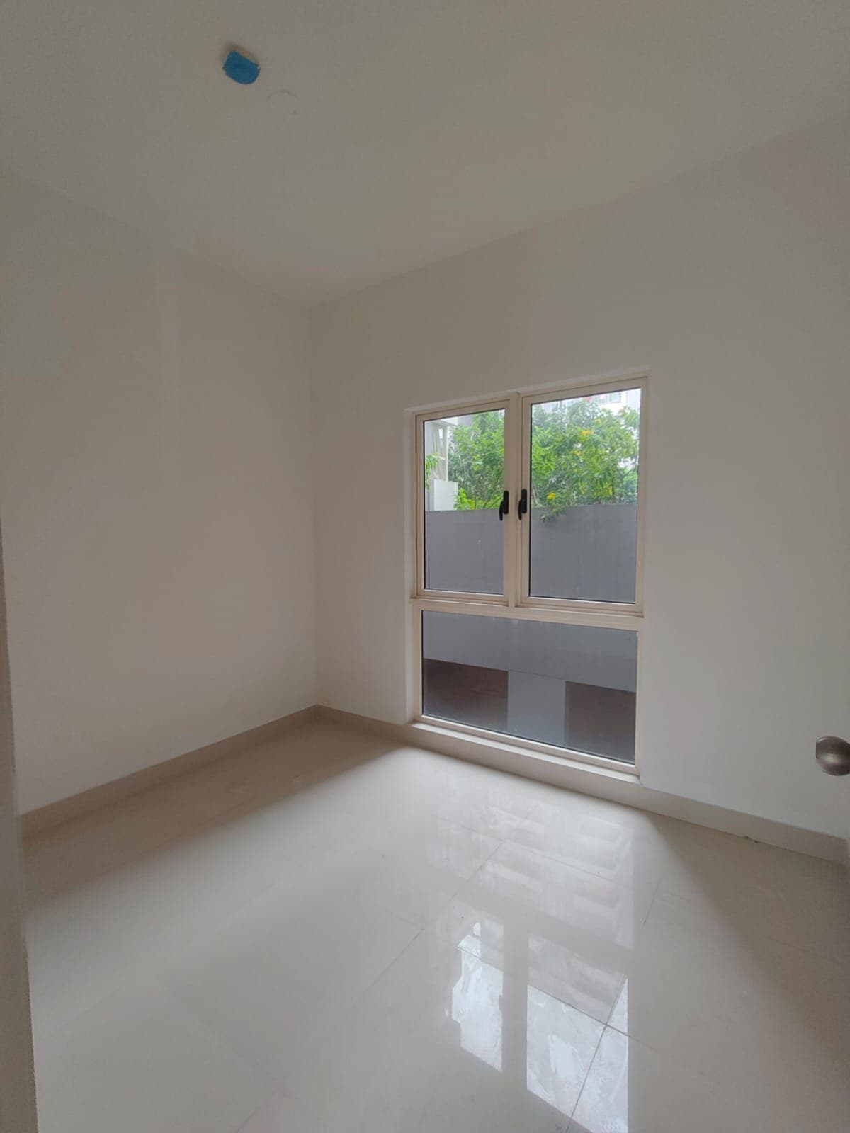 PS One10 — 2.5 BHK Unused Brand New Resale Apartment — Photo 10