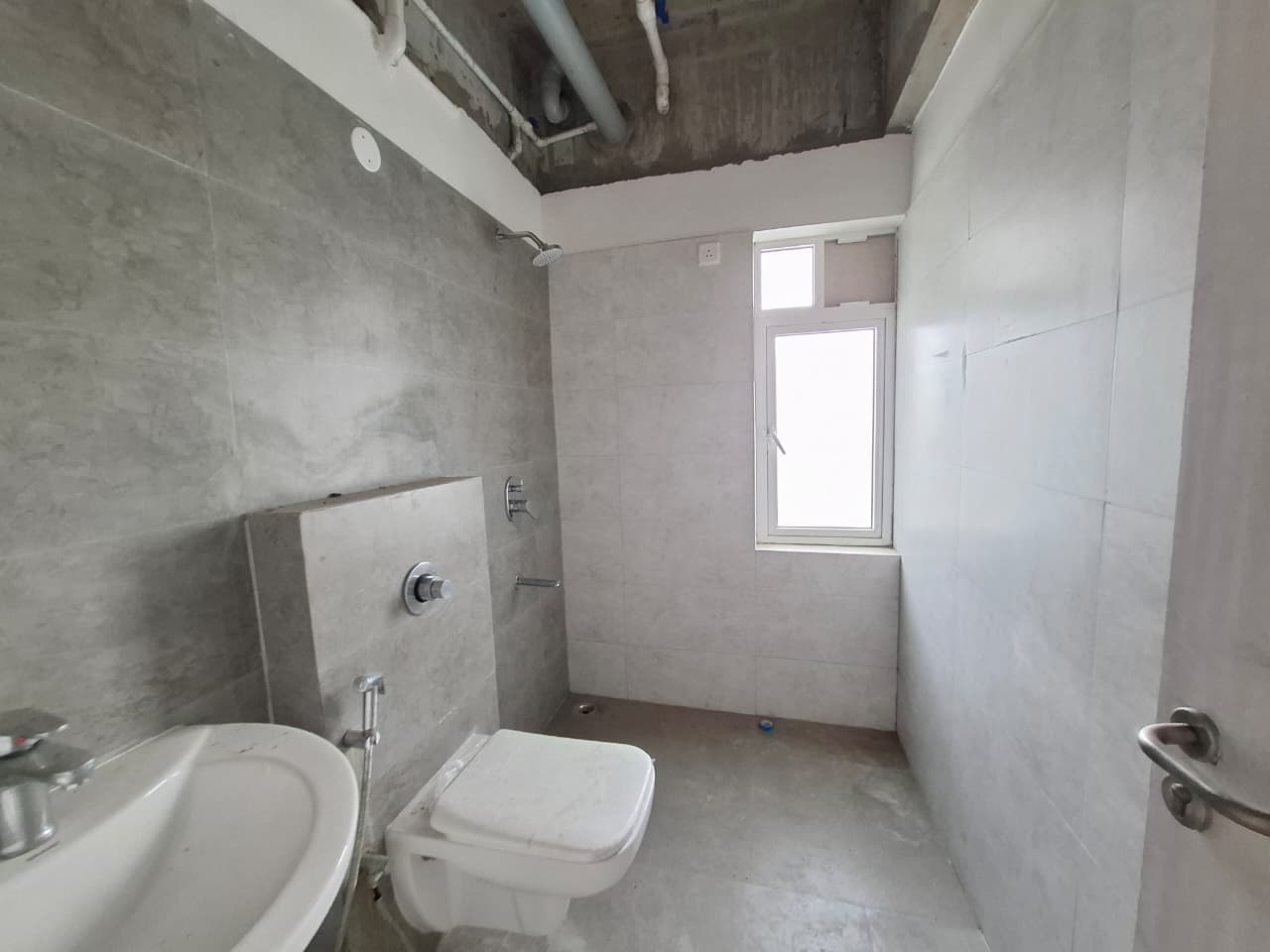 Rishi Pranaya — 2 BHK South-East Facing Resale Apartment — Photo 4