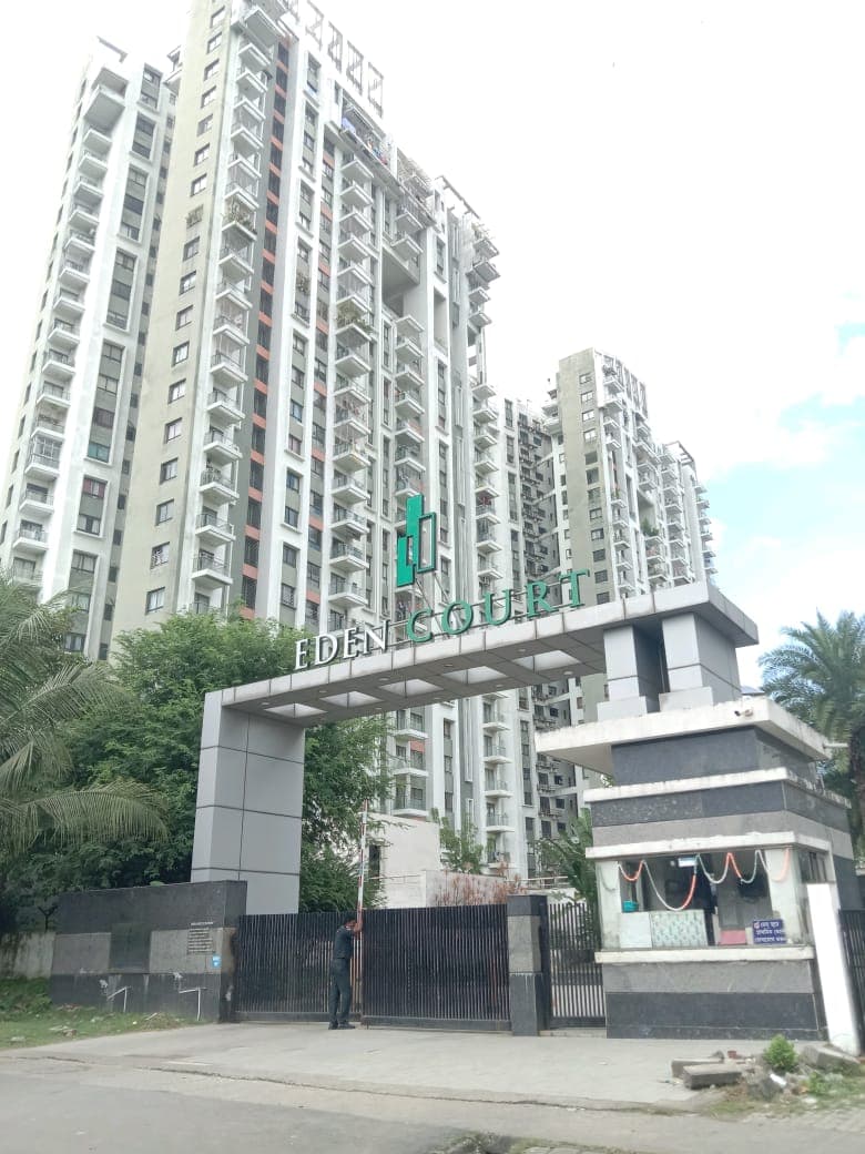 TATA Eden Court — 3 BHK 10th Floor Semi-Furnished Resale — Photo 2
