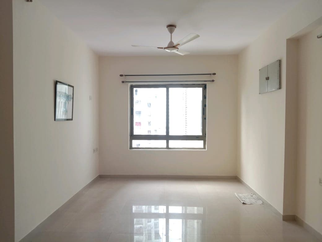 TATA Eden Court — 3 BHK 10th Floor Semi-Furnished Resale — Photo 8