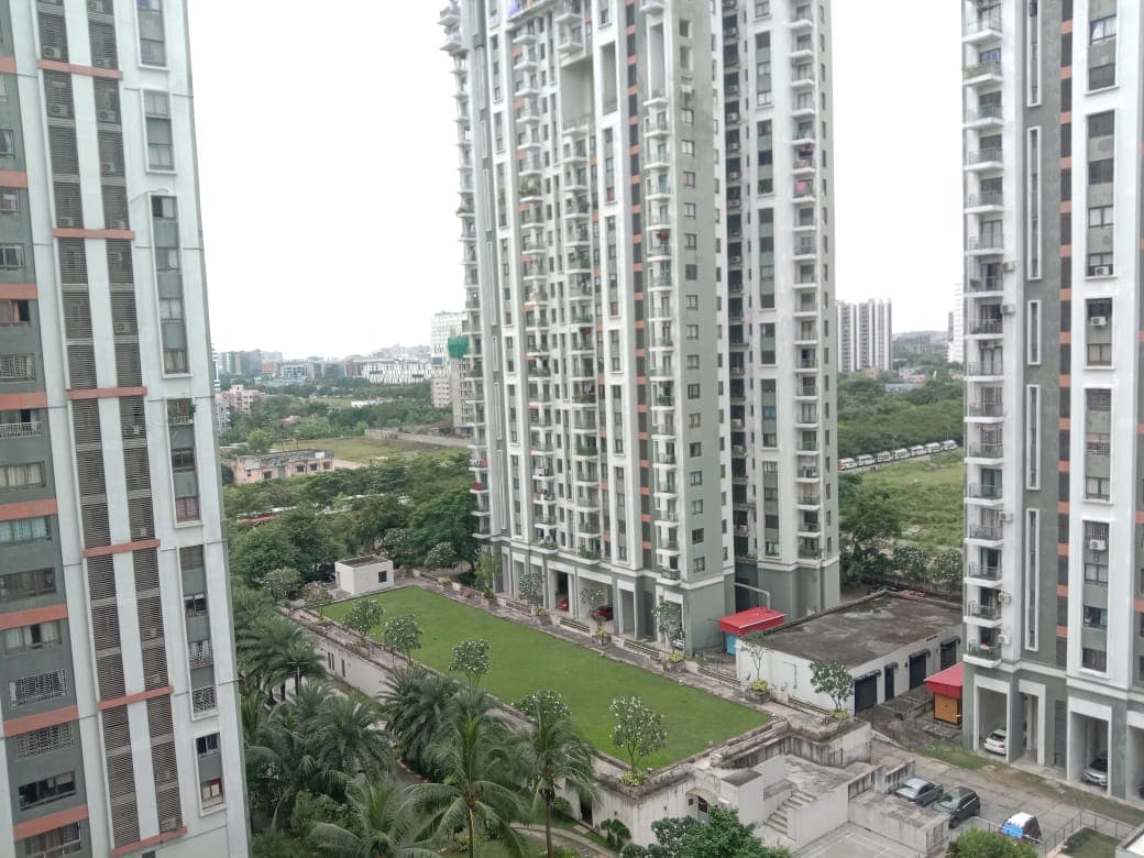 TATA Eden Court — 3 BHK 10th Floor Semi-Furnished Resale — Photo 11