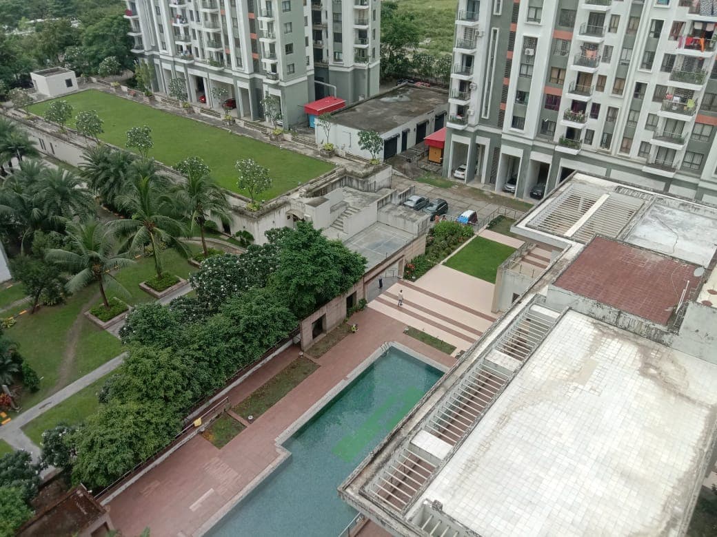 TATA Eden Court — 3 BHK 10th Floor Semi-Furnished Resale — Photo 12