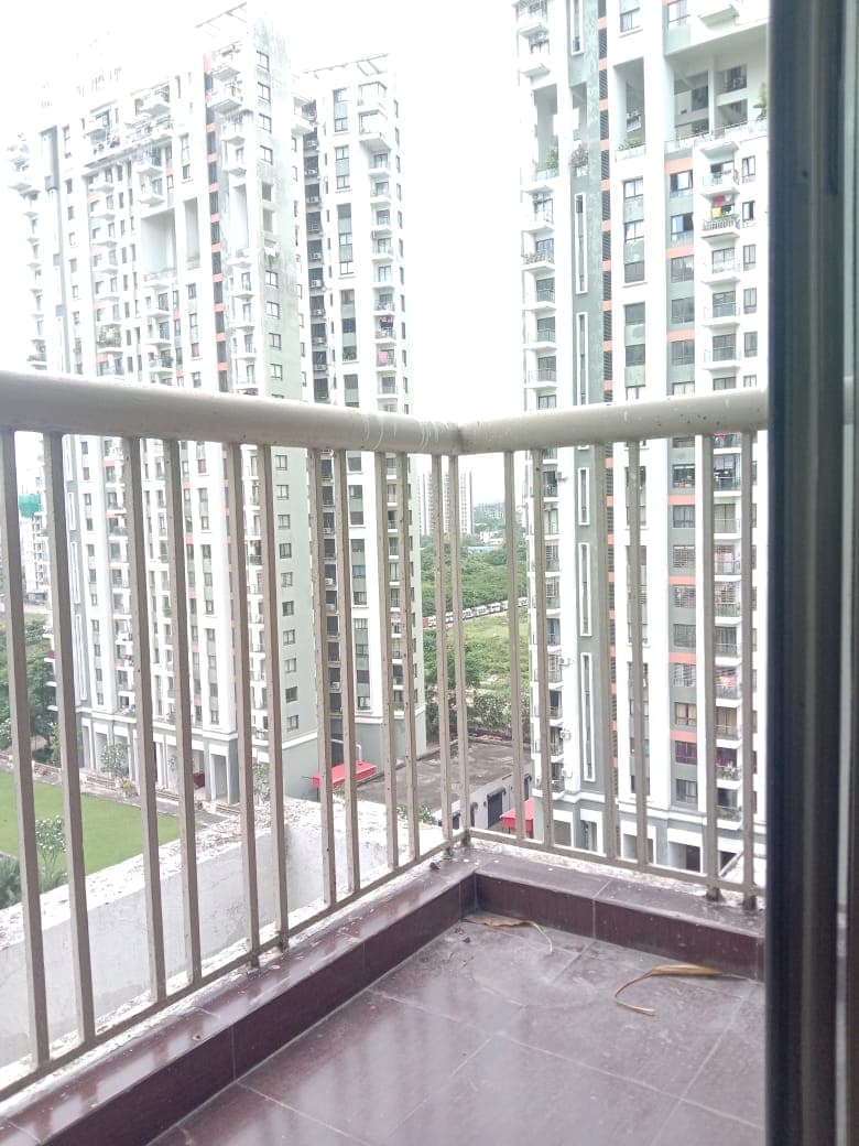 TATA Eden Court — 3 BHK 10th Floor Semi-Furnished Resale — Photo 13