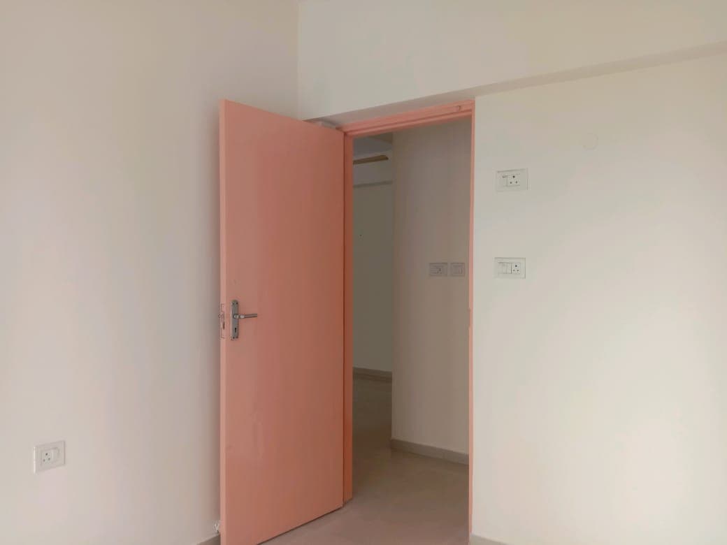 TATA Eden Court — 3 BHK 10th Floor Semi-Furnished Resale — Photo 15