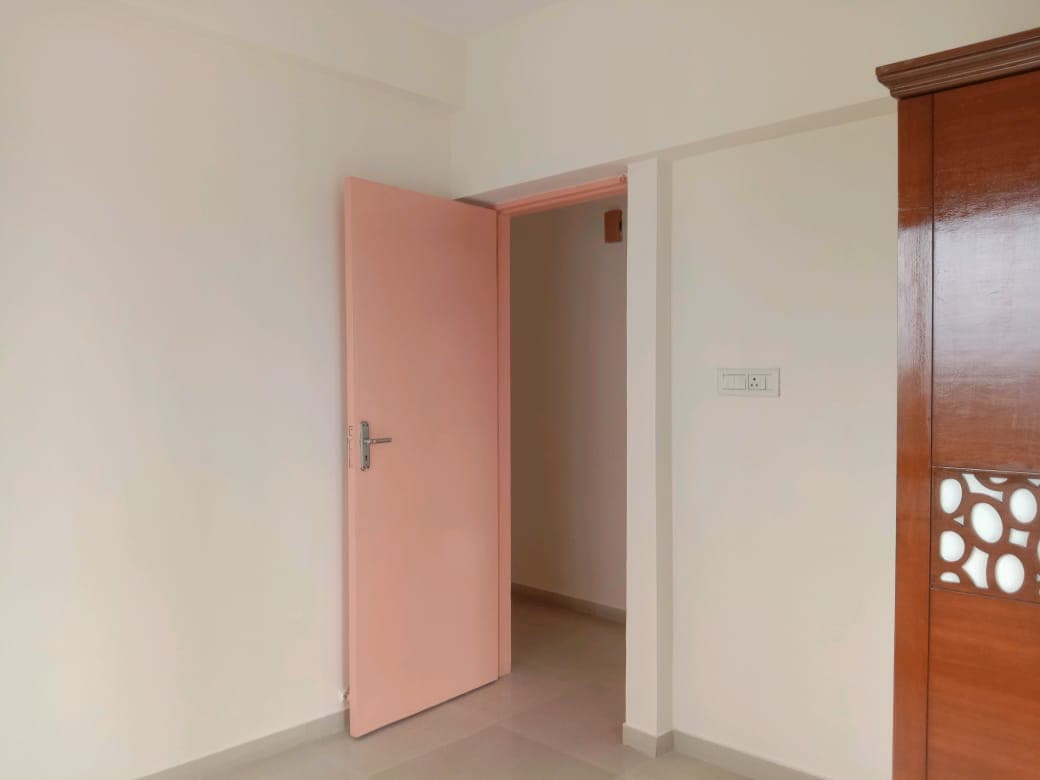 TATA Eden Court — 3 BHK 10th Floor Semi-Furnished Resale — Photo 17